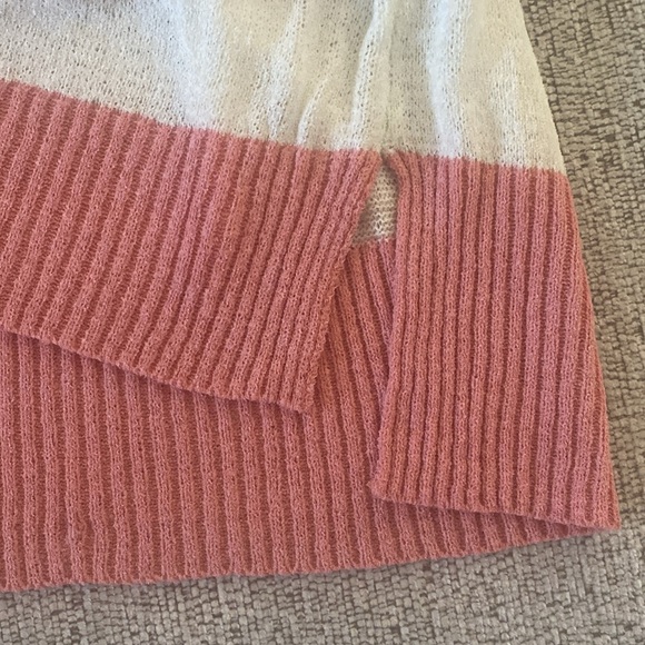 143 Story color block v-neck, lightweight sweater. - Picture 3 of 7